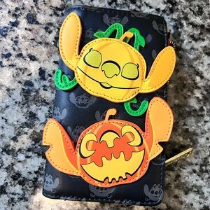 Loungefly | Stitch Glow-in-the-dark Wallet